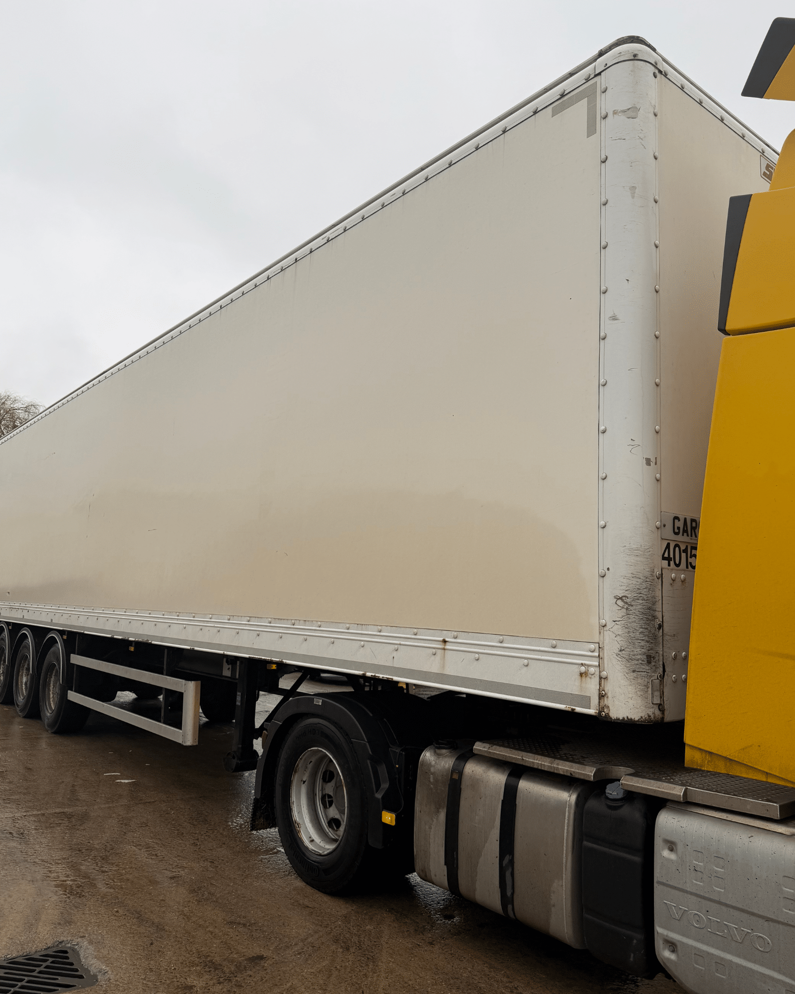 2015 13.6m SDC Tri Axle Box Trailer 4.2m TL (2015) for sale in Great Billington, Leighton Buzzard, Bedfordshire
