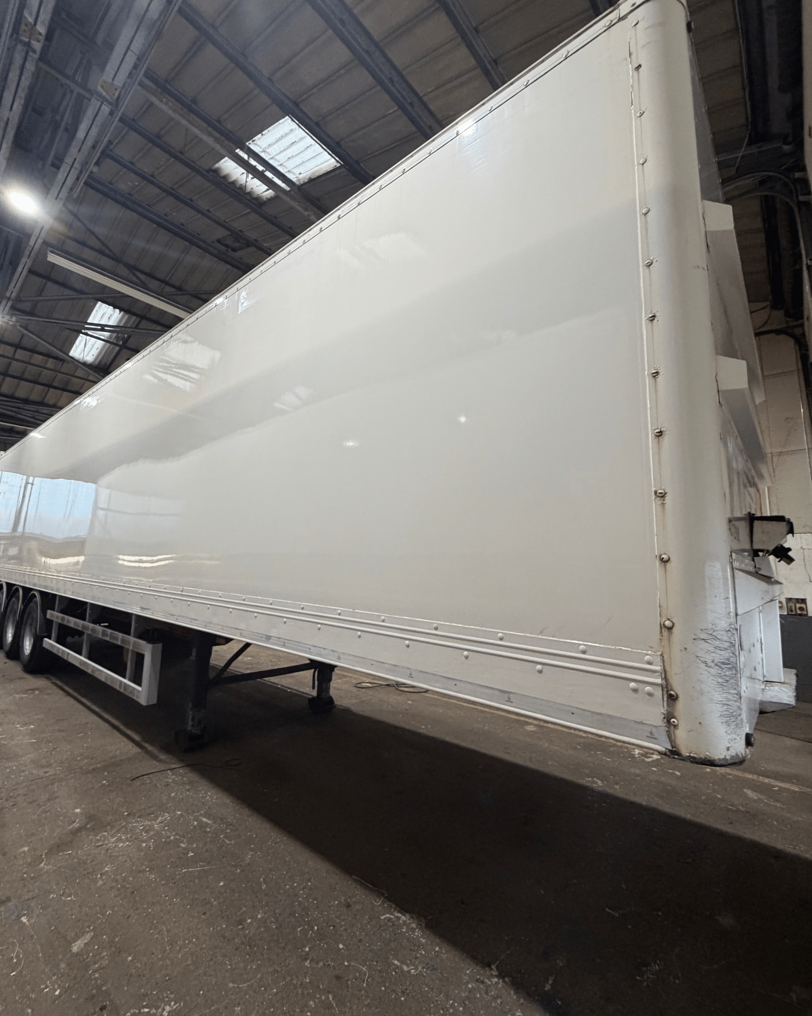 2012 13.6m SDC Tri Axle Box Trailer 4m (2012) for sale in Great Billington, Leighton Buzzard, Bedfordshire
