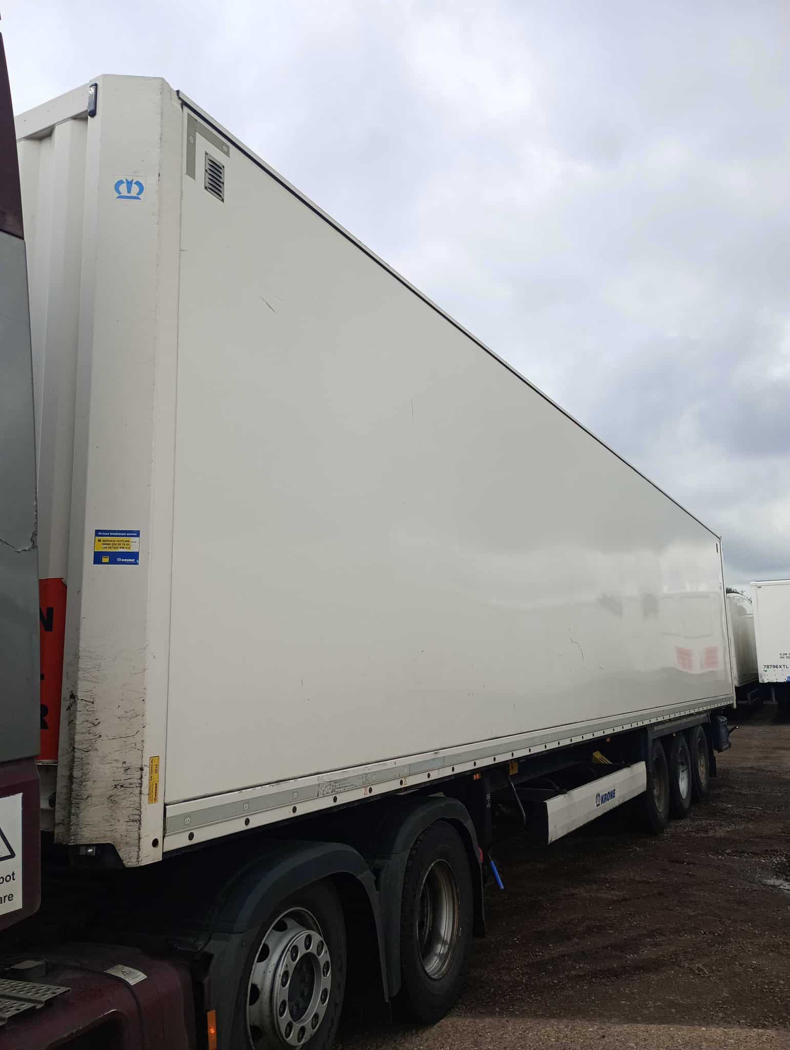 2015 13.6m Krone Tri Axle Box Trailer 4.2m (2015) 2x Available for sale in Great Billington, Leighton Buzzard, Bedfordshire
